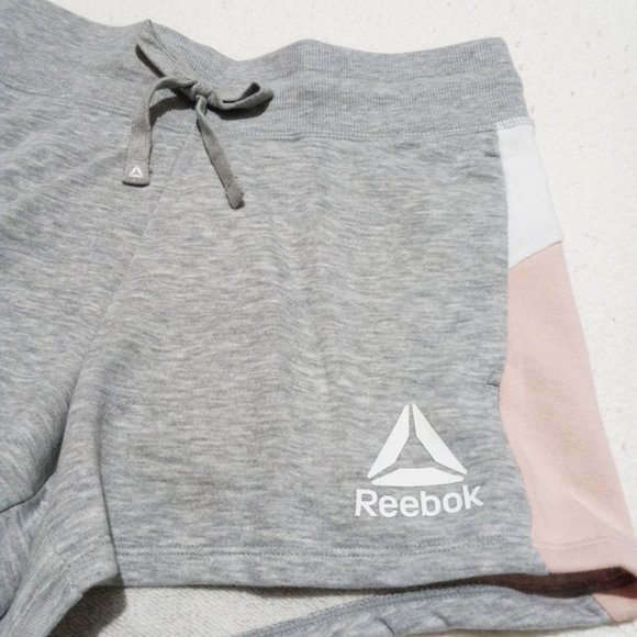 Reebok Relaxed Short - Picture 3 of 6